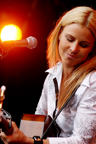2004-06-18 - Lisa Miskovsky at Hultsfred, Hultsfred