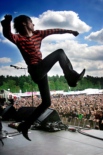 2004-06-27 - The (International) Noise Conspiracy at Hurricane - Southside, Hamburg