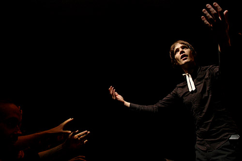 2004-11-07 - The Hives at Cirkus, Stockholm