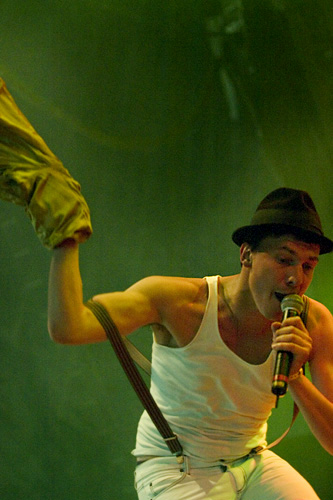 2005-07-01 - Håkan Hellström at Roskildefestivalen, Roskilde