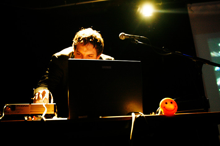 2006-05-25 - Mr Suitcase at Popaganda, Stockholm