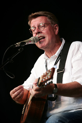 2006-07-21 - Mikael Wiehe at Trästockfestivalen, Skellefteå