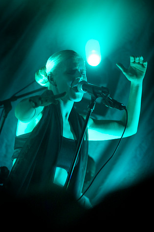 2005-10-22 - Robyn at The Tivoli, Helsingborg