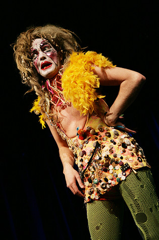 2006-12-14 - Taylor Mac at Kägelbanan, Stockholm