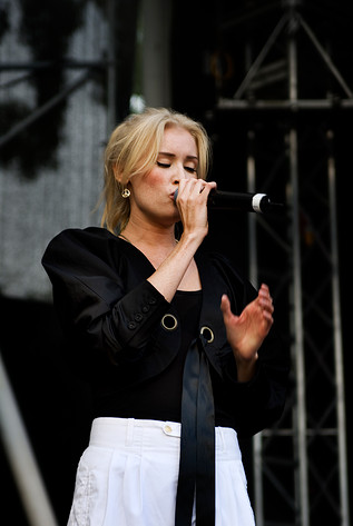 2007-07-26 - Linda Sundblad at Storsjöyran, Östersund