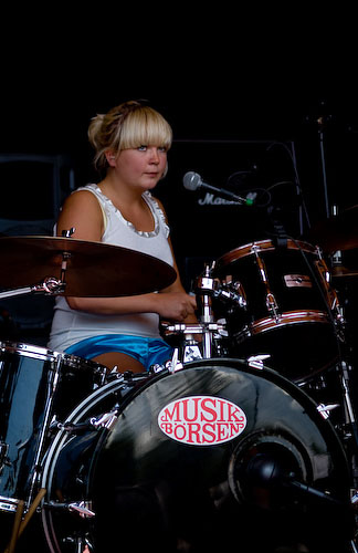 2007-07-27 - Those Dancing Days från Emmabodafestivalen, Emmaboda
