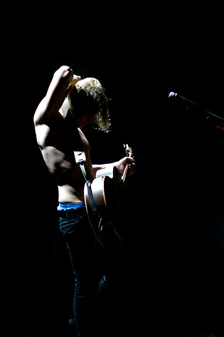 2008-04-04 - Johnossi at Trädgår'n, Göteborg