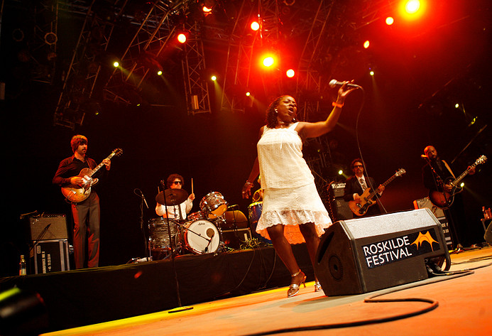 2008-07-06 - Sharon Jones & the Dap-Kings at Roskildefestivalen, Roskilde