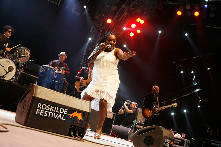 2008-07-06 - Sharon Jones & the Dap-Kings från Roskildefestivalen, Roskilde