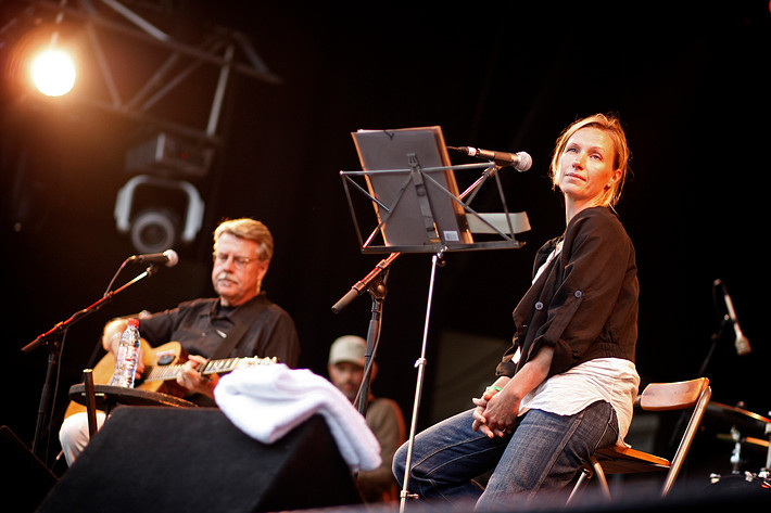 2008-08-01 - Mikael Wiehe och Ebba Forsberg at Storsjöyran, Östersund