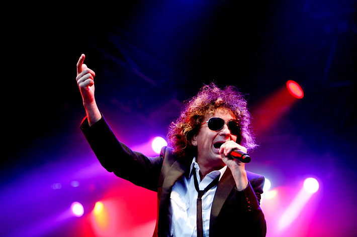 2008-08-02 - Magnus Uggla at Storsjöyran, Östersund