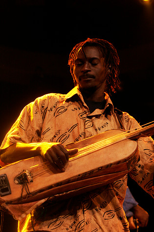 2007-07-05 - Bassekou Kouyate & Ngoni Ba från Roskildefestivalen, Roskilde