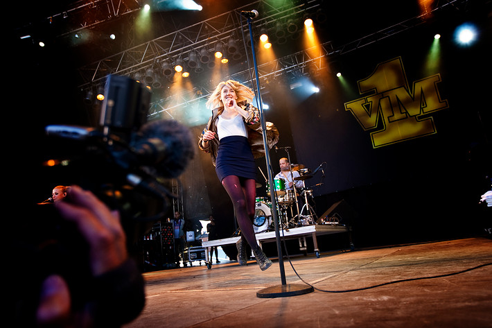 2009-07-31 - Veronica Maggio at Storsjöyran, Östersund