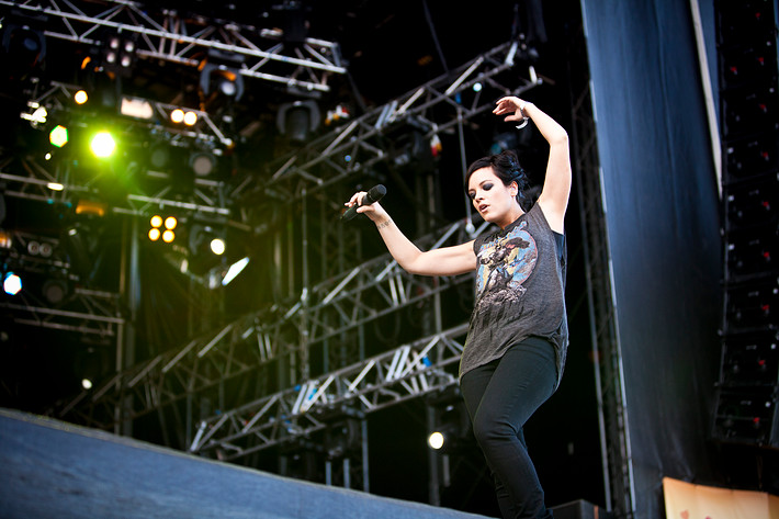 2010-07-02 - Lily Allen från Peace & Love, Borlänge