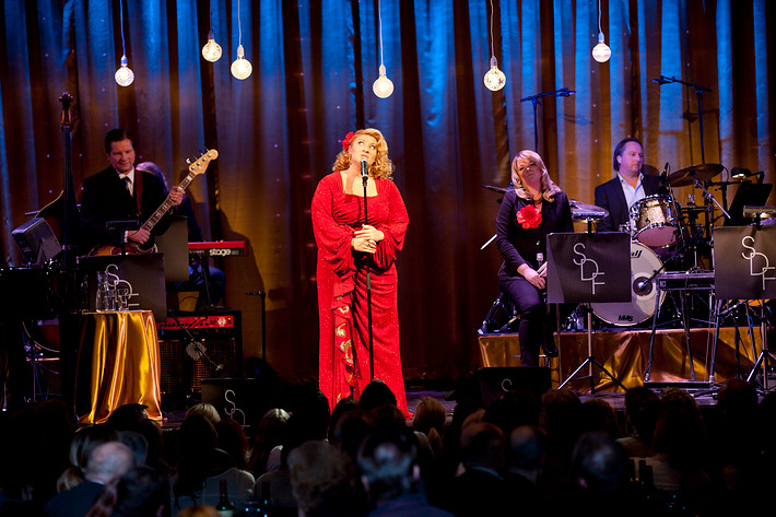 2010-12-06 - Sarah Dawn Finer at Hamburger Börs, Stockholm