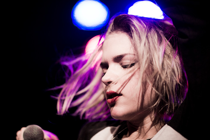 2010-12-11 - Tove Styrke at Guitars, Umeå