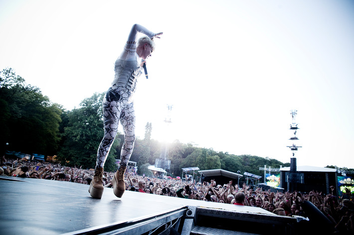 2011-08-12 - Robyn från Way Out West, Göteborg