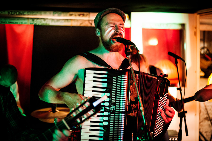 2012-05-19 - White trash family at Uffe's källare, Växjö