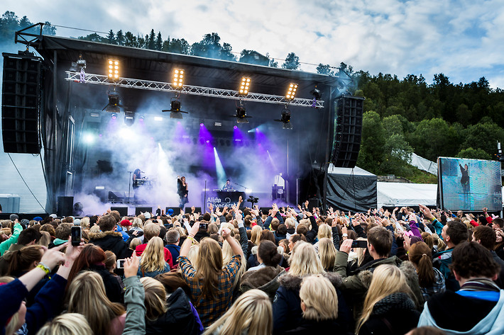 2012-08-25 - Alina Devecerski at Dognvill, Tromsö